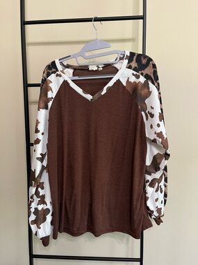 Grace and Emma Cow Print Leopard Long Sleeve V-Neck Top Large Rodeo Western Chic